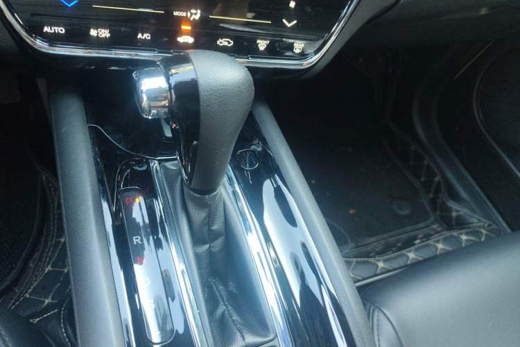 Used Honda Vezel 2020 220 TURBO CVT Elite Edition Gear Lever