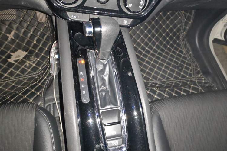 Used Honda Vezel 2020 1.5L CVT Pioneer Edition Gear Lever