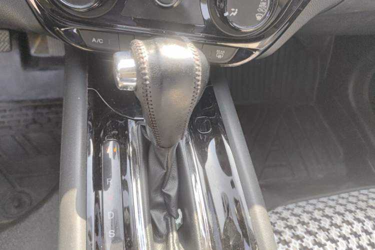 Used Honda Vezel 2020 1.5L CVT Elite Edition Gear Lever
