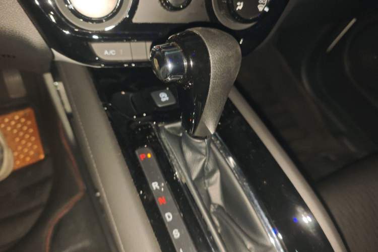 Used Honda Vezel 2020 1.5L CVT Pioneer Edition Gear Lever