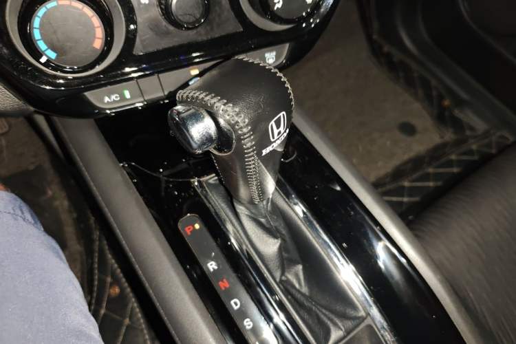 Used Honda Vezel 2020 1.5L CVT Luxury Edition Gear Lever