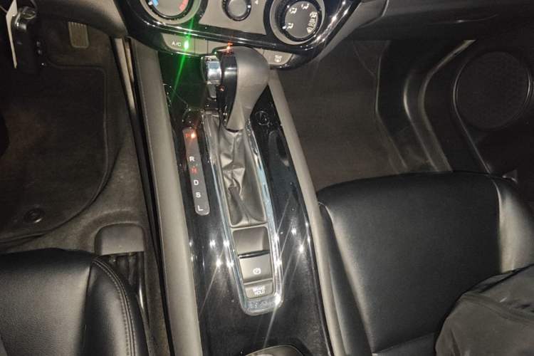Used Honda Vezel 2020 1.5L CVT Elite Edition Gear Lever