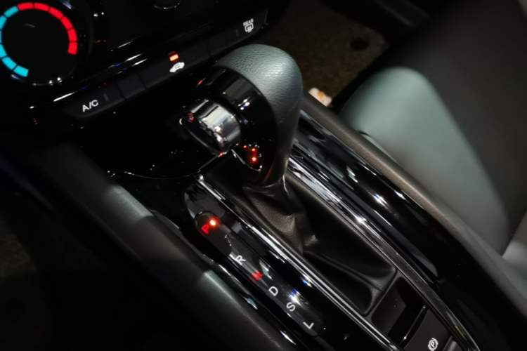 Used Honda Vezel 2020 1.5L CVT Pioneer Edition Gear Lever