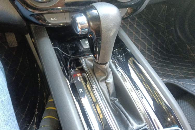 Used Honda Vezel 2020 1.5L CVT Elite Edition Gear Lever