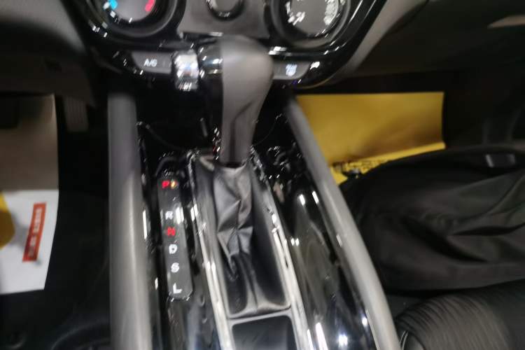 Used Honda Vezel 2020 1.5L CVT Pioneer Edition Gear Lever