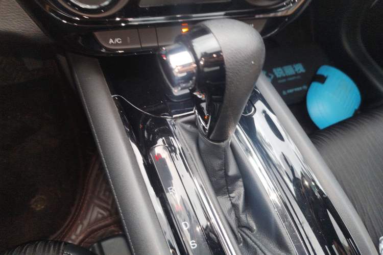 Used Honda Vezel 2020 1.5L CVT Luxury Edition Gear Lever
