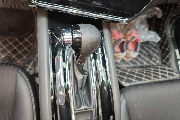 Used Honda Vezel 2020 220 TURBO CVT Luxury Edition Gear Lever