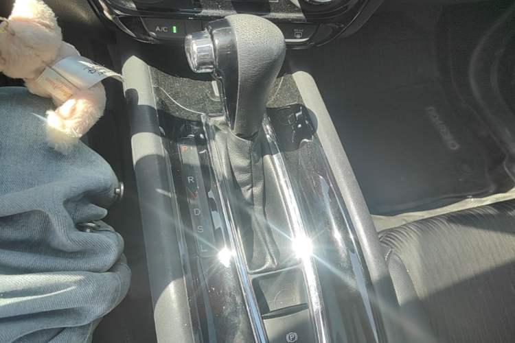 Used Honda Vezel 2020 1.5L CVT Pioneer Edition Gear Lever