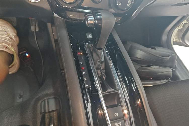 Used Honda Vezel 2020 1.5L CVT Luxury Edition Gear Lever