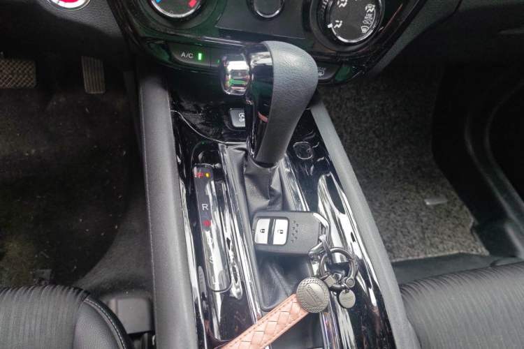 Used Honda Vezel 2020 1.5L CVT Luxury Edition Gear Lever