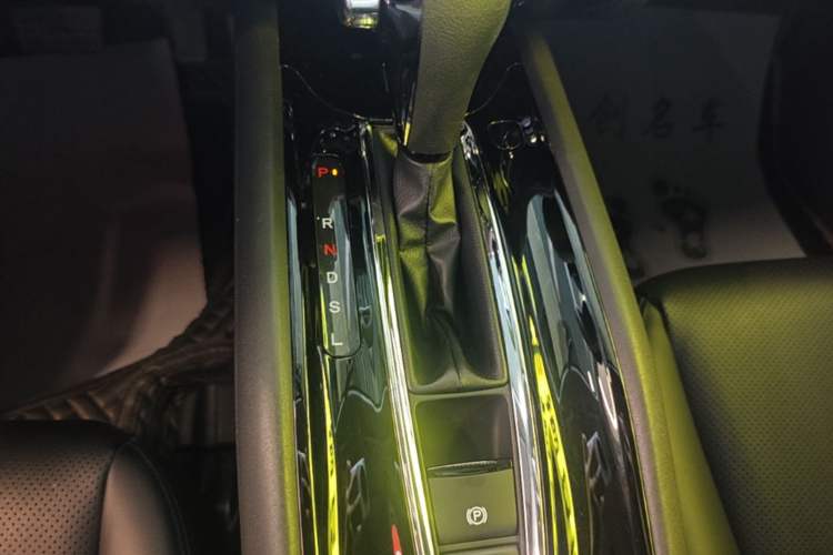 Used Honda Vezel 2020 220 TURBO CVT Elite Edition Gear Lever