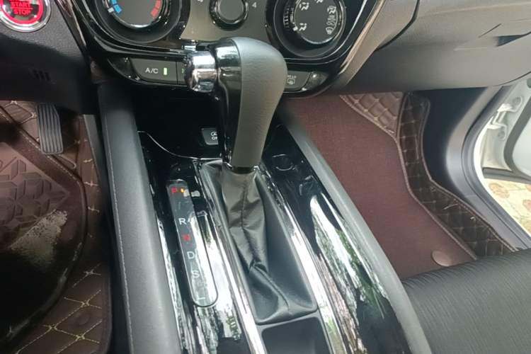 Used Honda Vezel 2020 1.5L CVT Luxury Edition Gear Lever