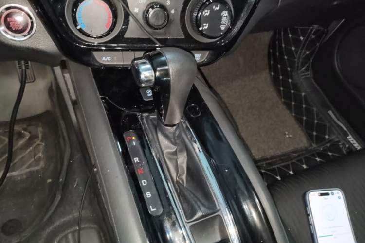 Used Honda Vezel 2020 1.5L CVT Luxury Edition Gear Lever