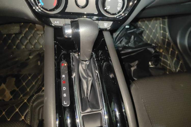 Used Honda Vezel 2020 1.5L CVT Elite Edition Gear Lever