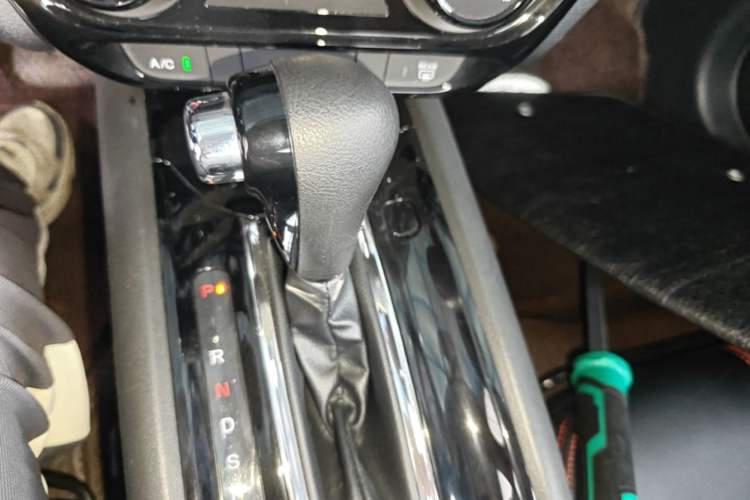 Used Honda Vezel 2020 1.5L CVT Elite Edition Gear Lever