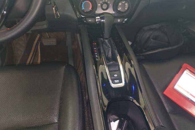 Used Honda Vezel 2020 1.5L CVT Elite Edition Gear Lever