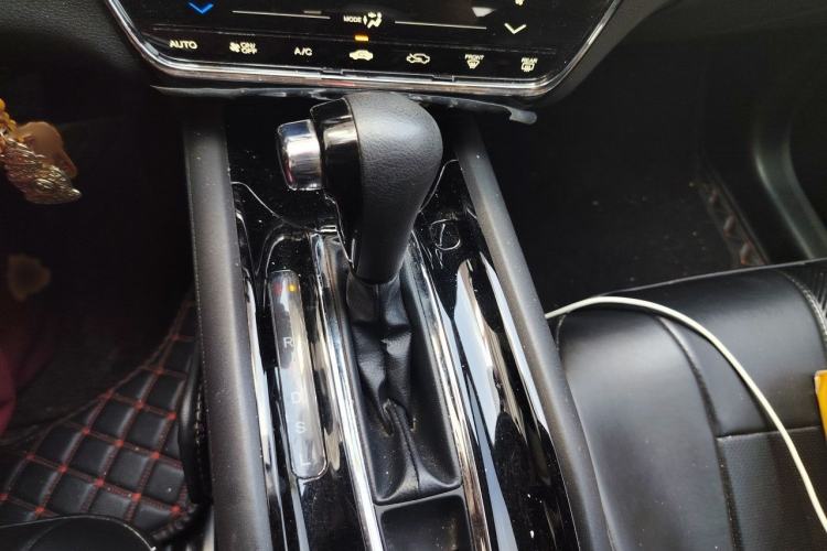 Used Honda Vezel 2020 220 TURBO CVT Elite Edition Gear Lever
