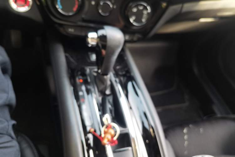 Used Honda Vezel 2020 1.5L CVT Luxury Edition Gear Lever