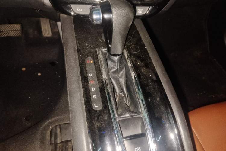 Used Honda Vezel 2020 1.5L CVT Pioneer Edition Gear Lever