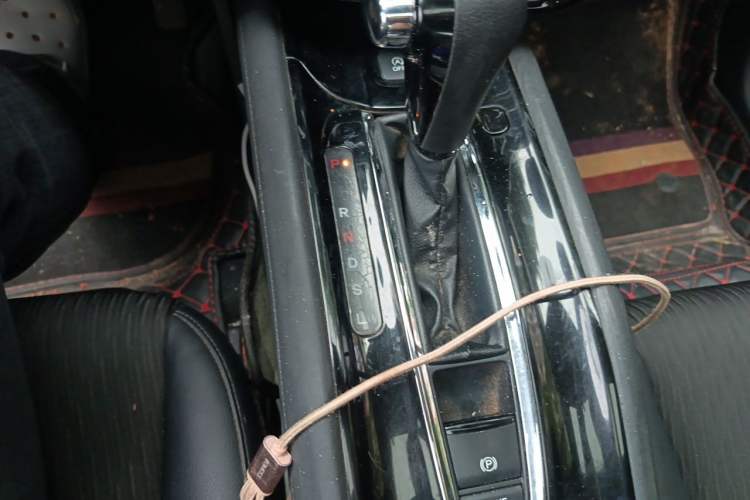 Used Honda Vezel 2020 1.5L CVT Pioneer Edition Gear Lever