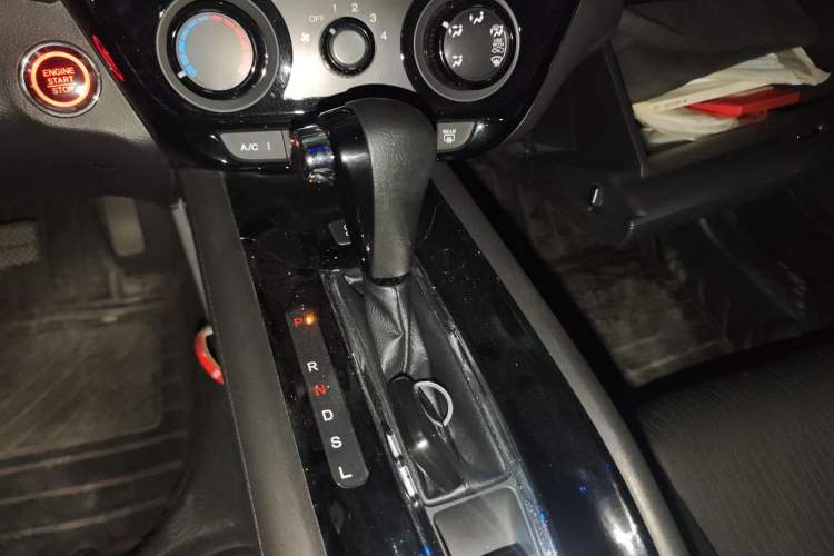 Used Honda Vezel 2020 1.5L CVT Luxury Edition Gear Lever