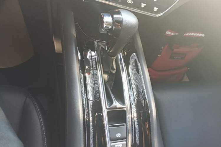 Used Honda Vezel 2020 220 TURBO CVT Luxury Edition Gear Lever