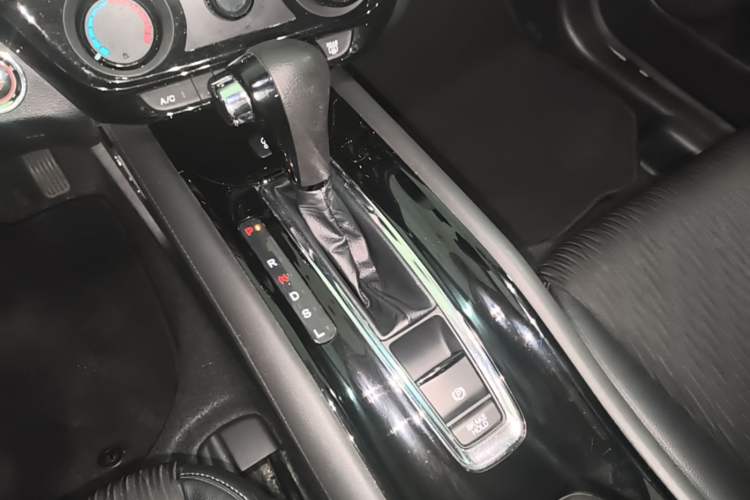 Used Honda Vezel 2020 1.5L CVT Luxury Edition Gear Lever