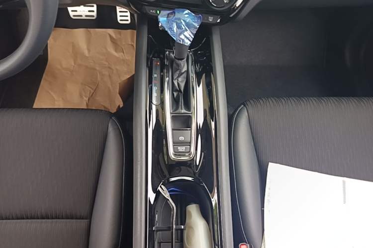 Used Honda Vezel 2020 1.5L CVT Luxury Edition Gear Lever