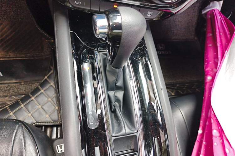 Used Honda Vezel 2020 1.5L CVT Elite Edition Gear Lever