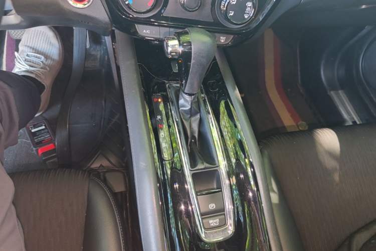 Used Honda Vezel 2020 1.5L CVT Luxury Edition Gear Lever