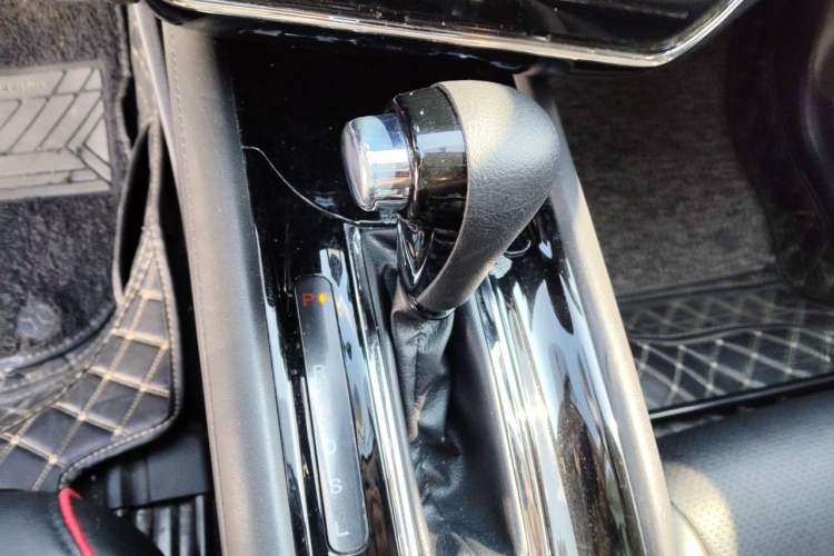 Used Honda Vezel 2020 220 TURBO CVT Elite Edition Gear Lever