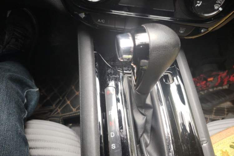 Used Honda Vezel 2020 1.5L CVT Pioneer Edition Gear Lever