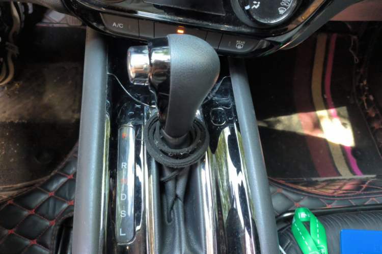 Used Honda Vezel 2020 1.5L CVT Luxury Edition Gear Lever