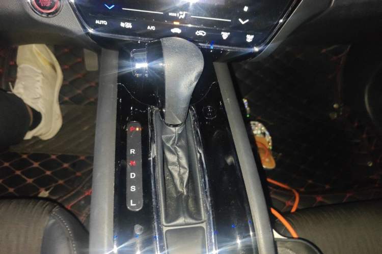 Used Honda Vezel 2020 220 TURBO CVT Luxury Edition Gear Lever