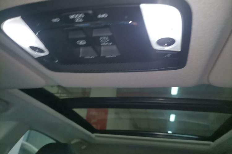 Used Honda Vezel 2020 1.5L CVT Pioneer Edition Headliner