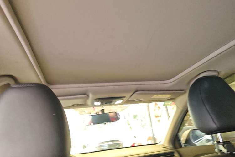 Used Honda Vezel 2020 1.5L CVT Pioneer Edition Headliner