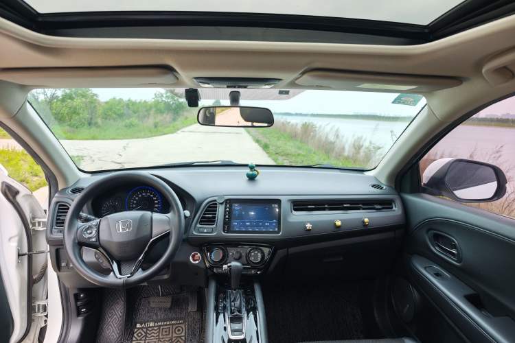 Used Honda Vezel 2020 1.5L CVT Luxury Edition Interior 1
