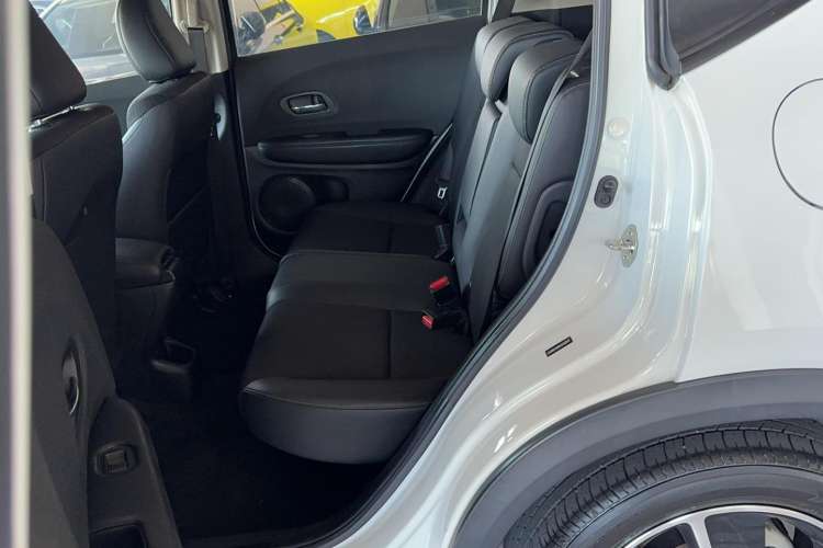 Used Honda Vezel 2020 1.5L CVT Pioneer Edition Interior 1