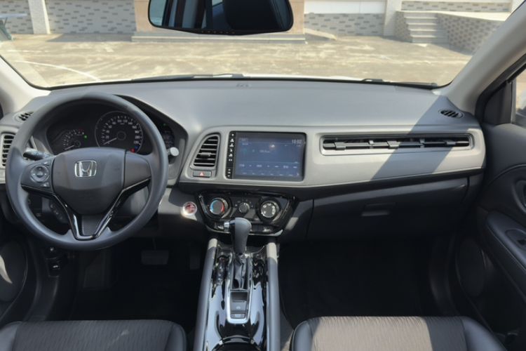 Used Honda Vezel 2020 1.5L CVT Luxury Edition Interior 1
