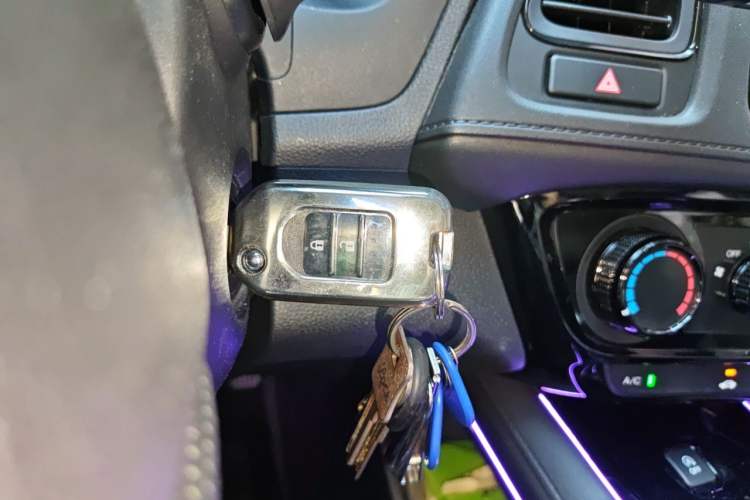 Used Honda Vezel 2020 1.5L CVT Pioneer Edition Interior 1