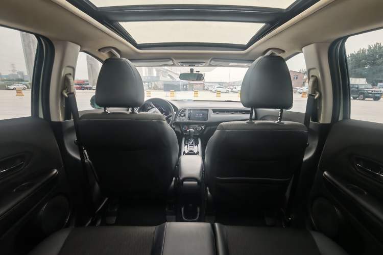 Used Honda Vezel 2020 1.5L CVT Pioneer Edition Interior 1