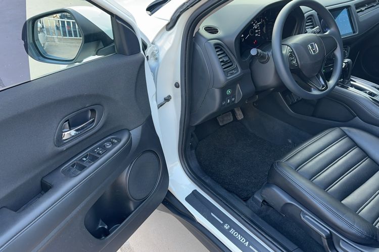 Used Honda Vezel 2020 1.5L CVT Elite Edition Interior 1