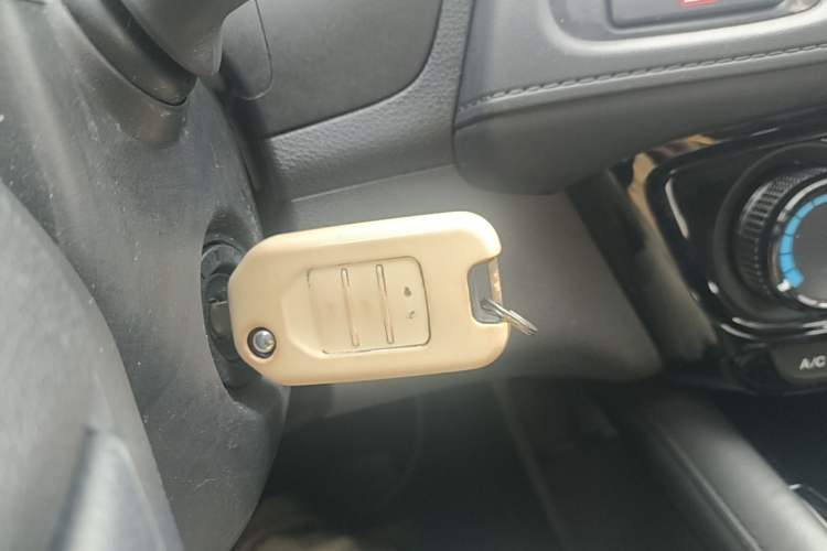 Used Honda Vezel 2020 1.5L CVT Elite Edition Interior 1