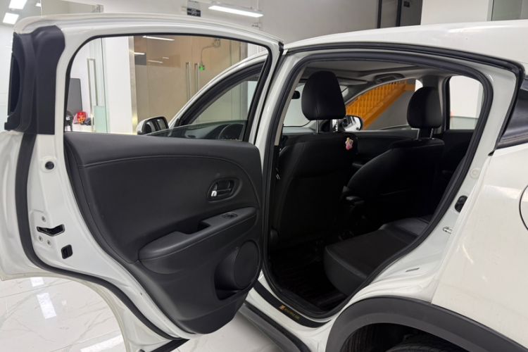 Used Honda Vezel 2020 1.5L CVT Luxury Edition Interior 1