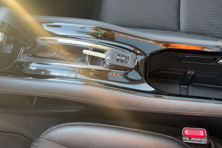 Used Honda Vezel 2020 1.5L CVT Pioneer Edition Interior 1