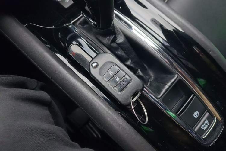 Used Honda Vezel 2020 1.5L CVT Pioneer Edition Interior 1