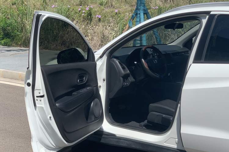 Used Honda Vezel 2020 1.5L CVT Pioneer Edition Interior 1