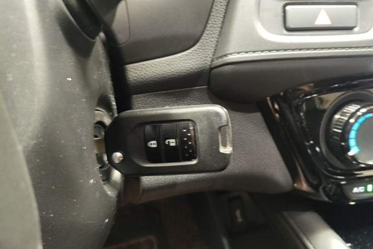 Used Honda Vezel 2020 1.5L CVT Pioneer Edition Interior 1