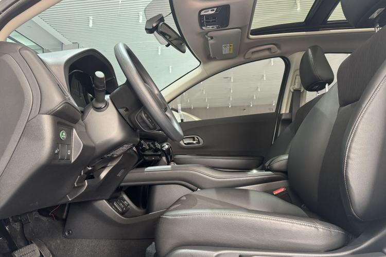 Used Honda Vezel 2020 1.5L CVT Pioneer Edition Interior 1