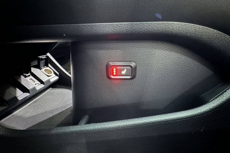 Used Honda Vezel 2020 1.5L CVT Pioneer Edition Interior 1